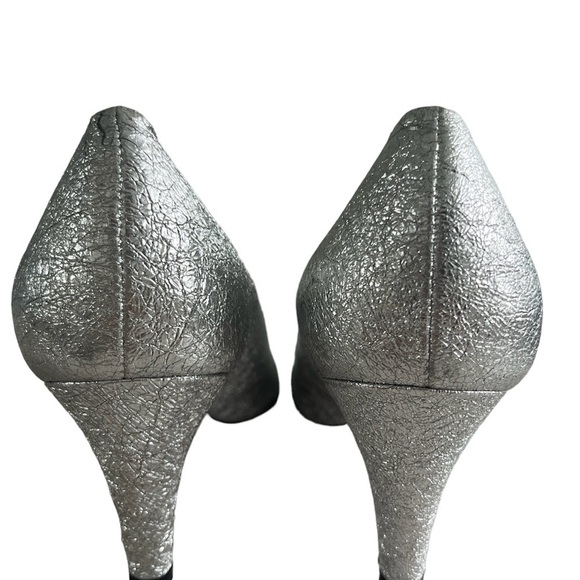 Good American The Icon Pointed Toe pump Heels. Silver crackle leather size 7. - Picture 9 of 10